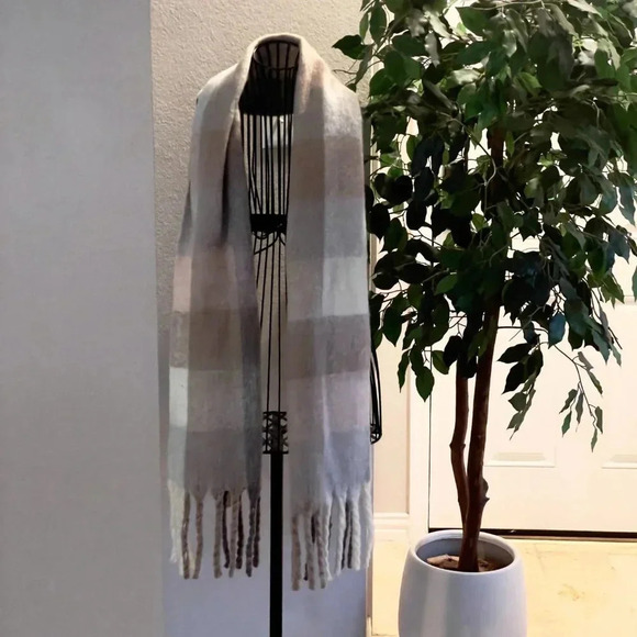 Express Blanket Scarf Neutral Colors Grey, Cream, Pink, Brown & Fringe Ends - Picture 1 of 15